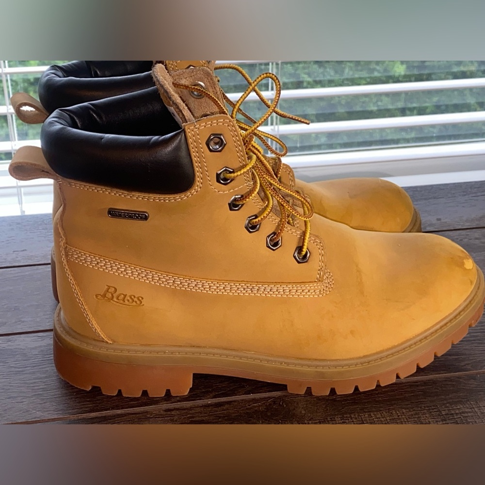 G H Bass & Co. Waterproof Leather Killington Boots - Picture 2 of 15